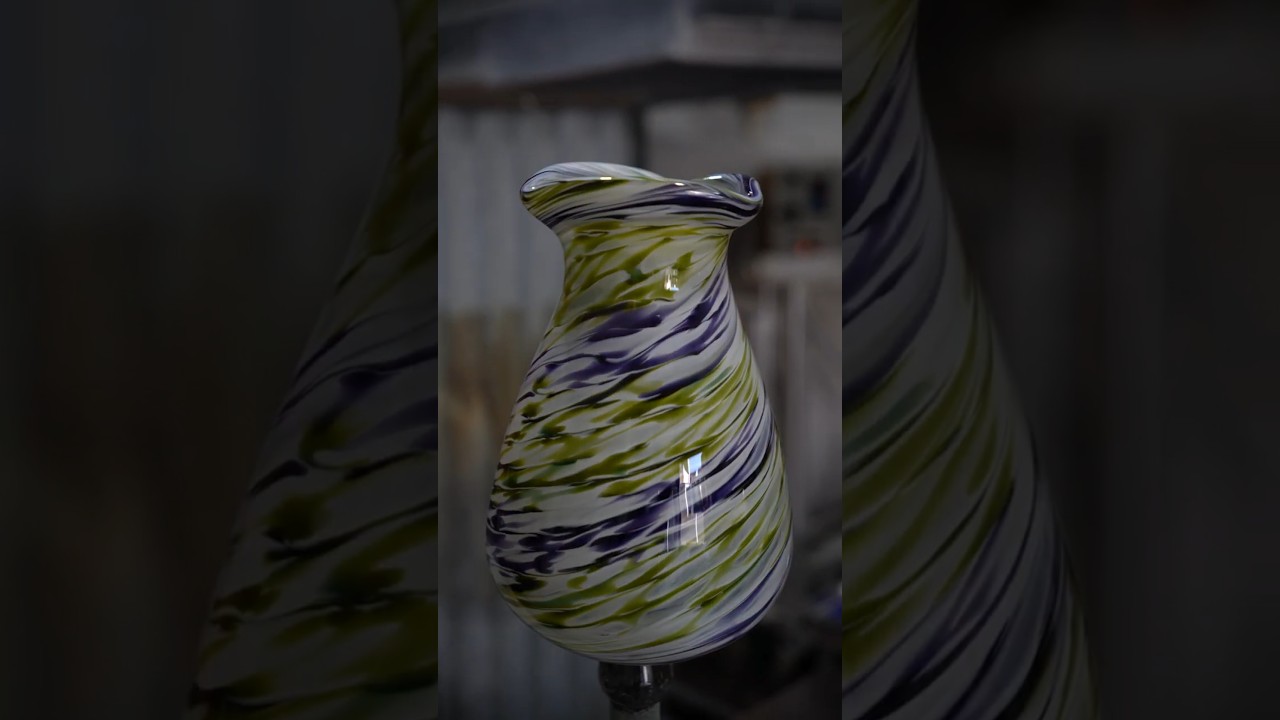 Glassblowing a STUNNING Glass VASE #glassvase #glassblowing #glassart #artist #artists #shorts #asmr