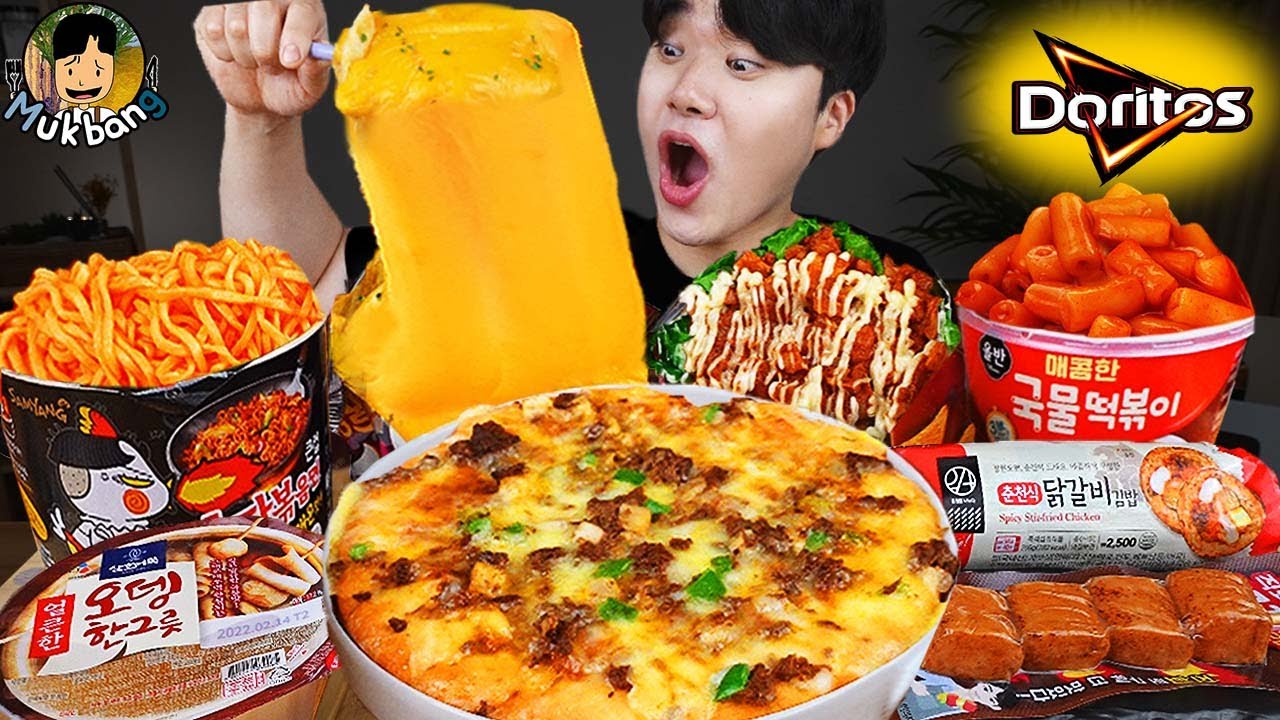 Текст) ASMR MUKBANG острый рамэн и хот-доги с сыром, пицца и ттеокбокки !! Корейский магазин