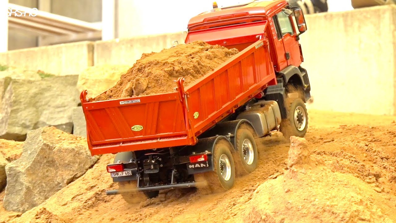 RC TRUCKS STUCKING//HEAVY HAULAGE RC TRUCK ACTION//CONSTRUCTION-WORLD//MUDDY RC TRAC