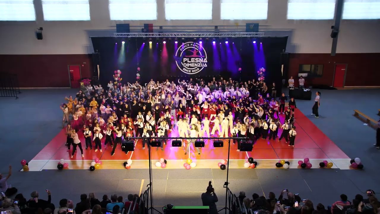 Skupinski ples Dancing queen Lenart, Korena, Šentilj