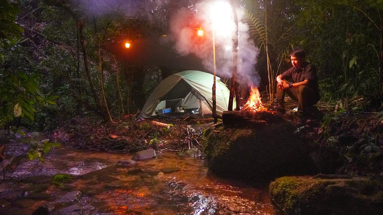 Solo Camping di Tepi Sungai, Bersantai dengan Gemericik Air, Api Unggun dan memasak Ayam Lada Hitam