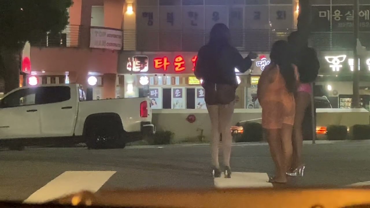 happy at work on Western Ave + 12th St at 1 Am  #Nightlife #LosAngeles #Night