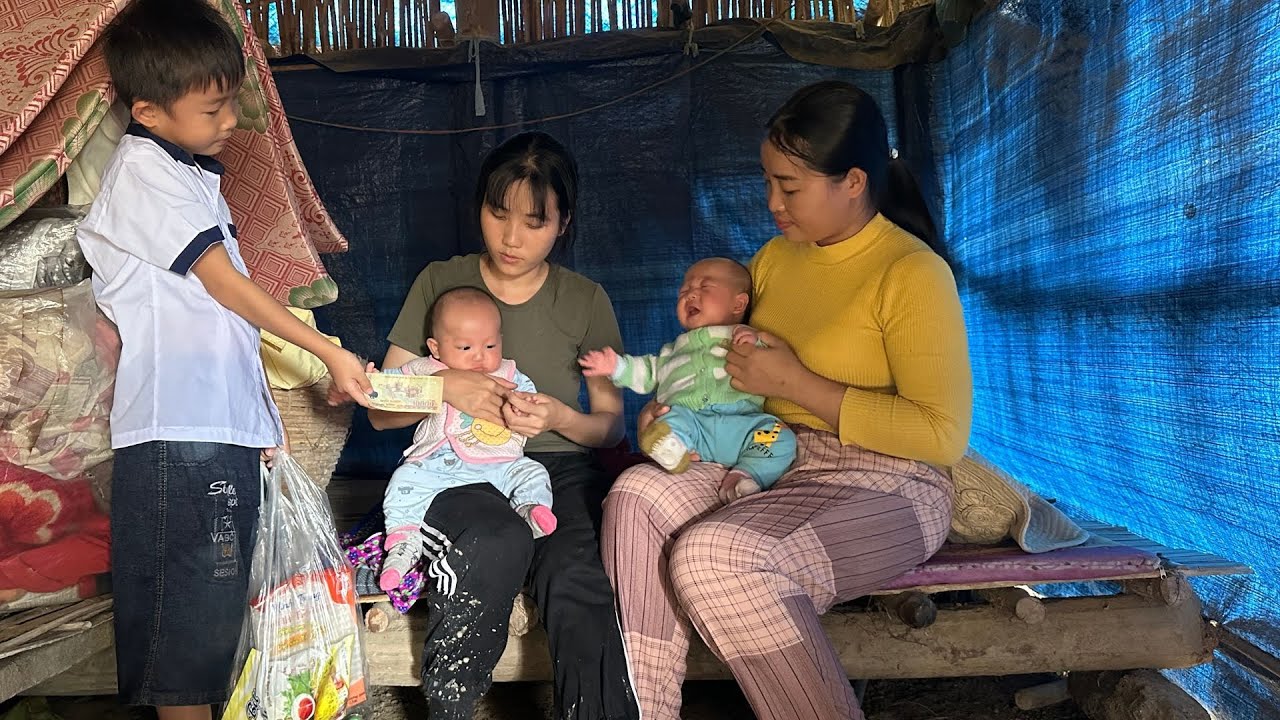 A small but heartfelt gift from mother and child to Ly Tieu Me