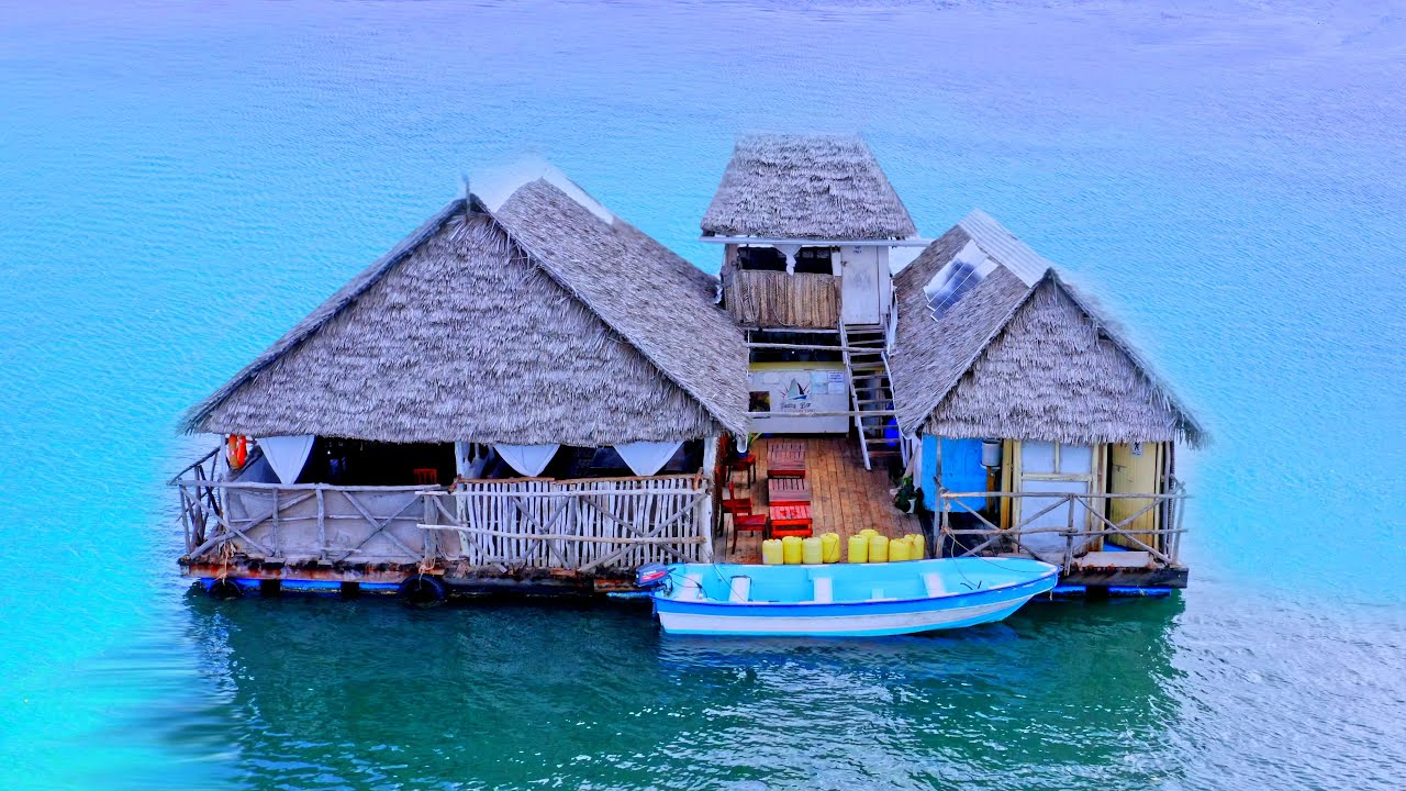Touring a Floating Bar In The Indian Ocean : EXTRAORDINARY PLACE