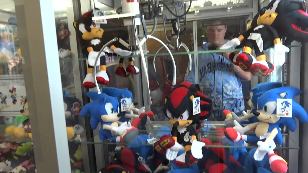 Winning Sonic & Shadow the Hedgehog Plushies on Crane Machine at Hampton Beach (Part 1)
