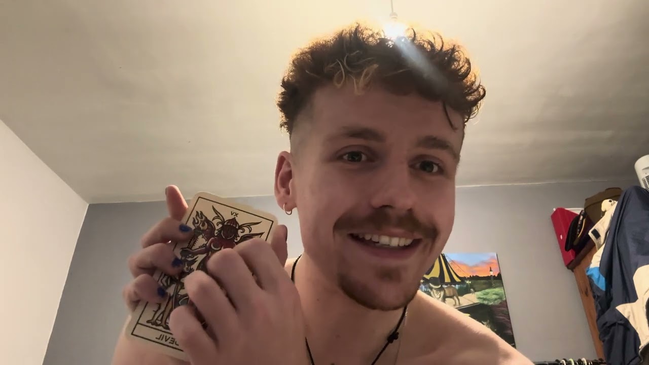 ASMR tippity tappity on the tarot cards