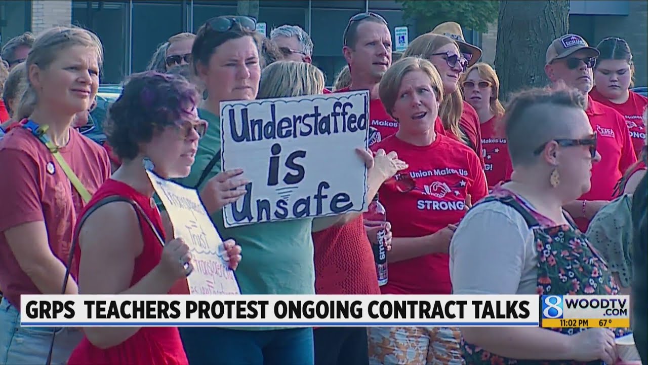 GRPS teachers protest ongoing contract talks