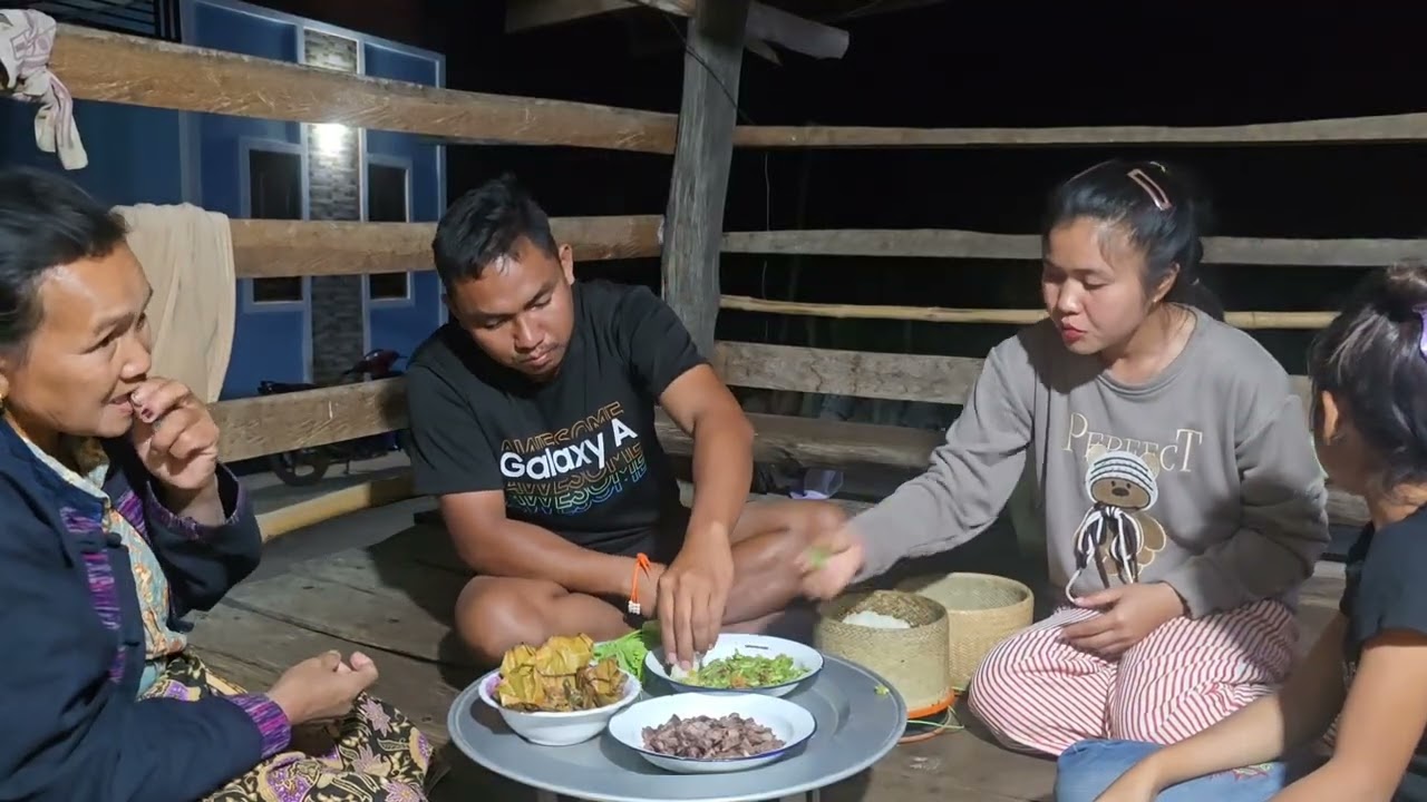 กินข้าวแลงตำถั่วปิ้งเนื้อบรรยากาศลมหนาว อยู่เถียงนา