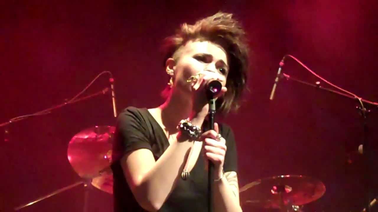 Siobhan Magnus & Lunar Valve perform Babe I'm Gonna Leave you Showcase Live Foxboro, MA 1/30/11