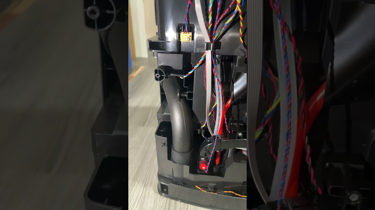B&ecirc;n trong dock Omni của X1 v&agrave; T10 c&oacute; g&igrave;? #quangvacuum #ecovacs #robot_h&uacute;t_bụi