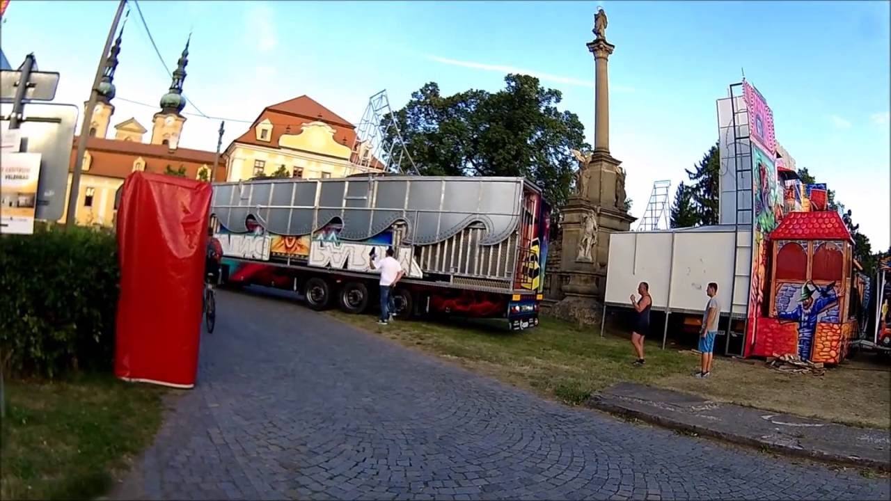 Pouť Velehrad 2016 / kolotoče-Příjezd atrakce LAVICE