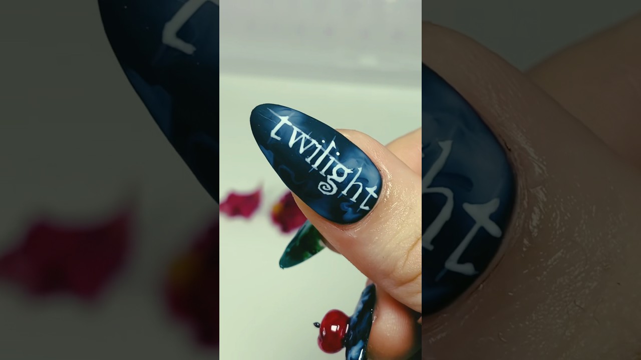 TWILIGHT N&Auml;GEL  ✨🧛🏻🌓 Wie findet ihr das Ergebnis? 🤍 #beauty #twilight #nailart