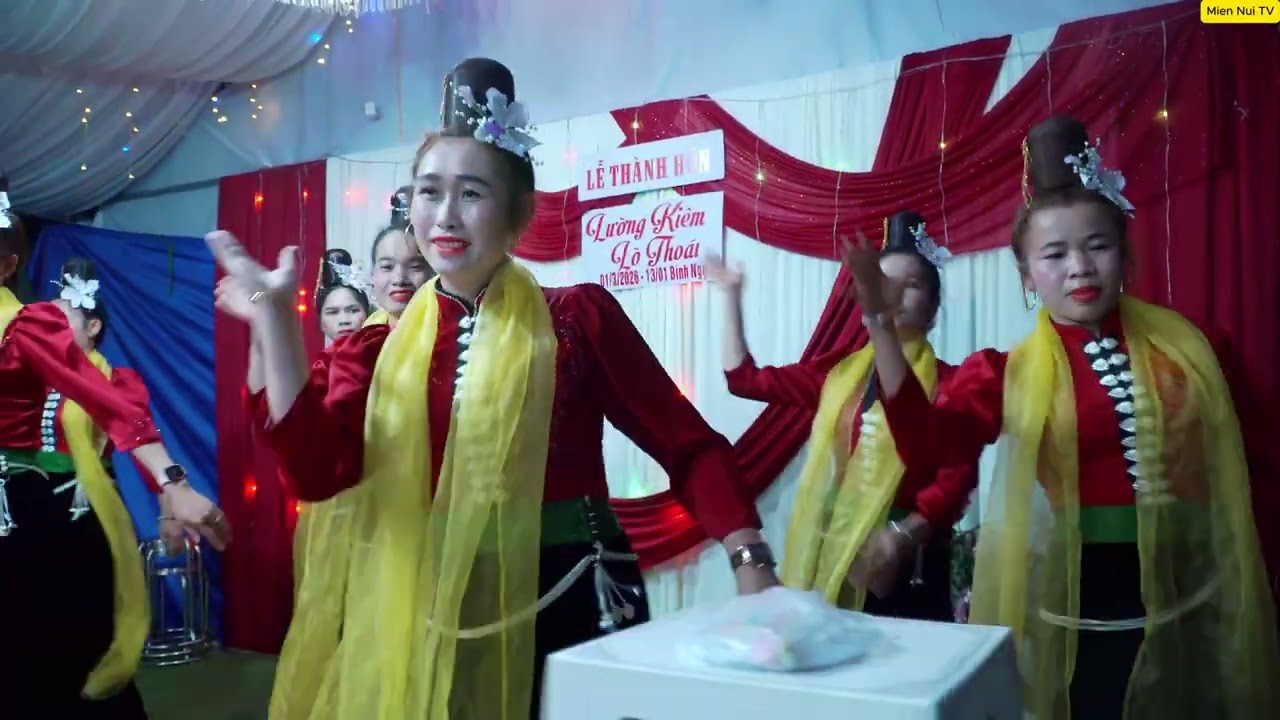 Múa cực dẻo mừng LTH Lường Kiêm - Lò Thoái, Bản Hát So - Mường Hung - Sơn La