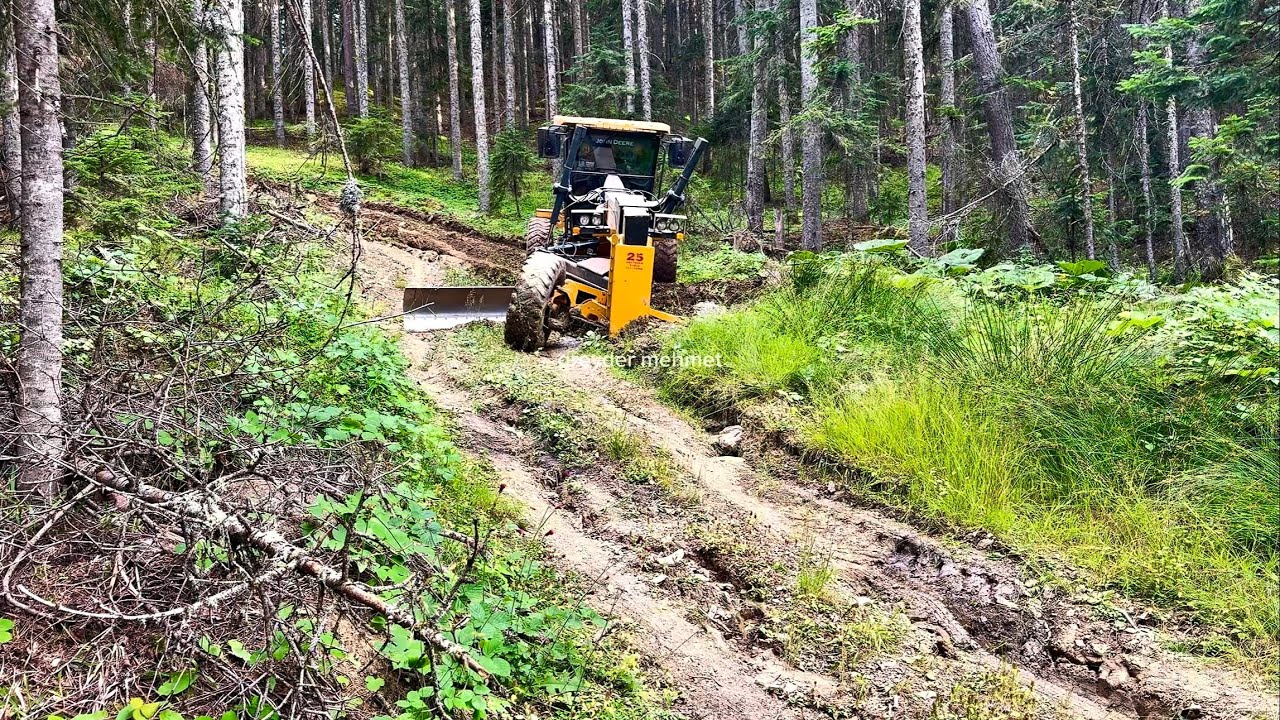 W jaki spos&oacute;b r&oacute;wniarka Deere i jej operator wydostali się z bagna? #r&oacute;wniarka #johndeere