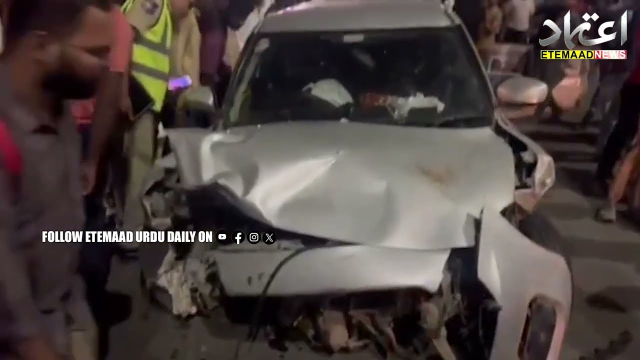 Car Crashes Into Metro Pillar At Kukatpally  5 Seriously Injured, Police Registered A Case
