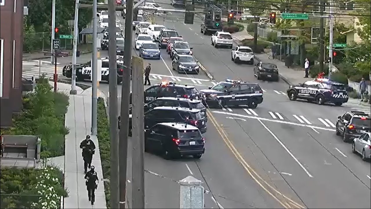 [Traffic Cam] Large police and SWAT response to shooting, barricaded suspect