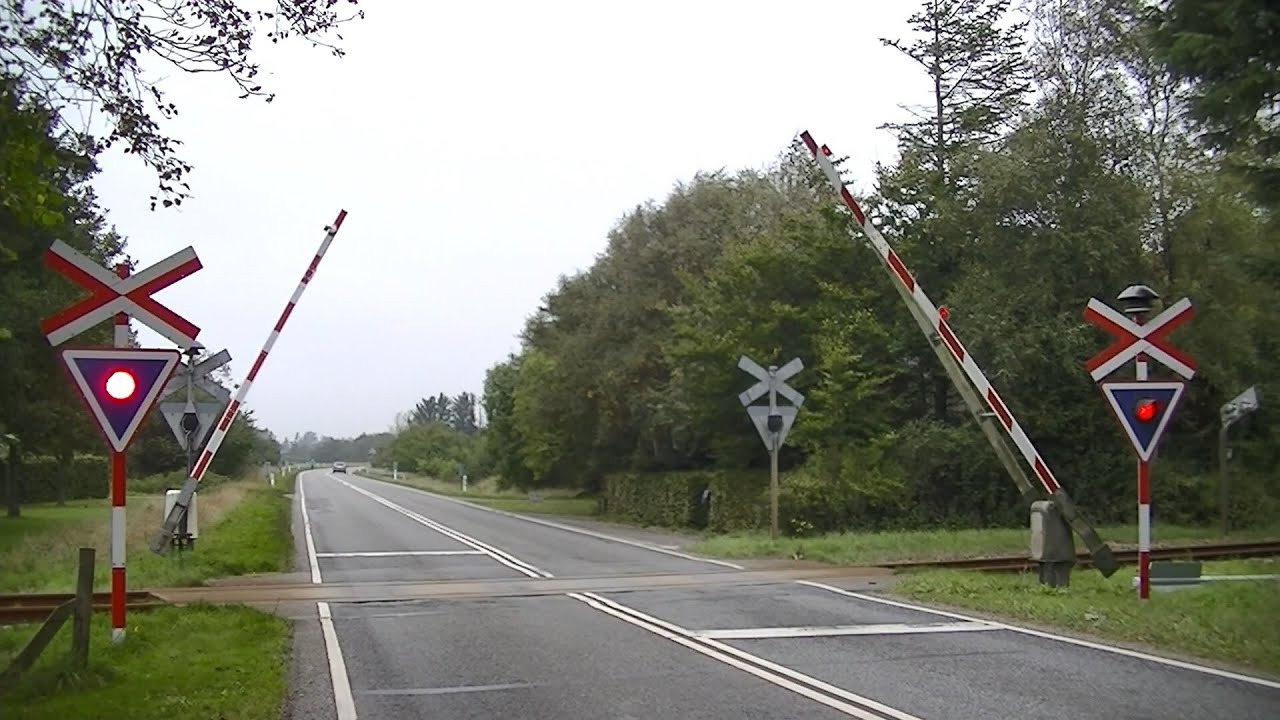 Spoorwegovergang Vemb (DK) // Railroad crossing // Jernbaneoversk&aelig;ring