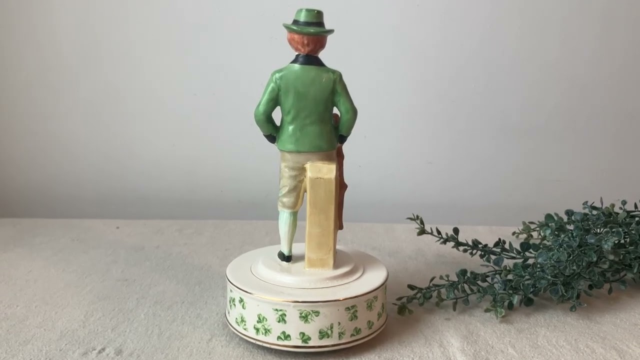 St. Patrick's Day Music Box Playing from Quilted Nest Vintage