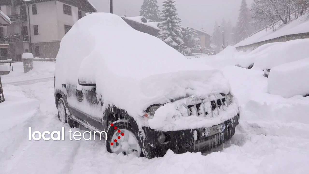 Auto sepolte da 70-80 cm di neve a Limone Piemonte