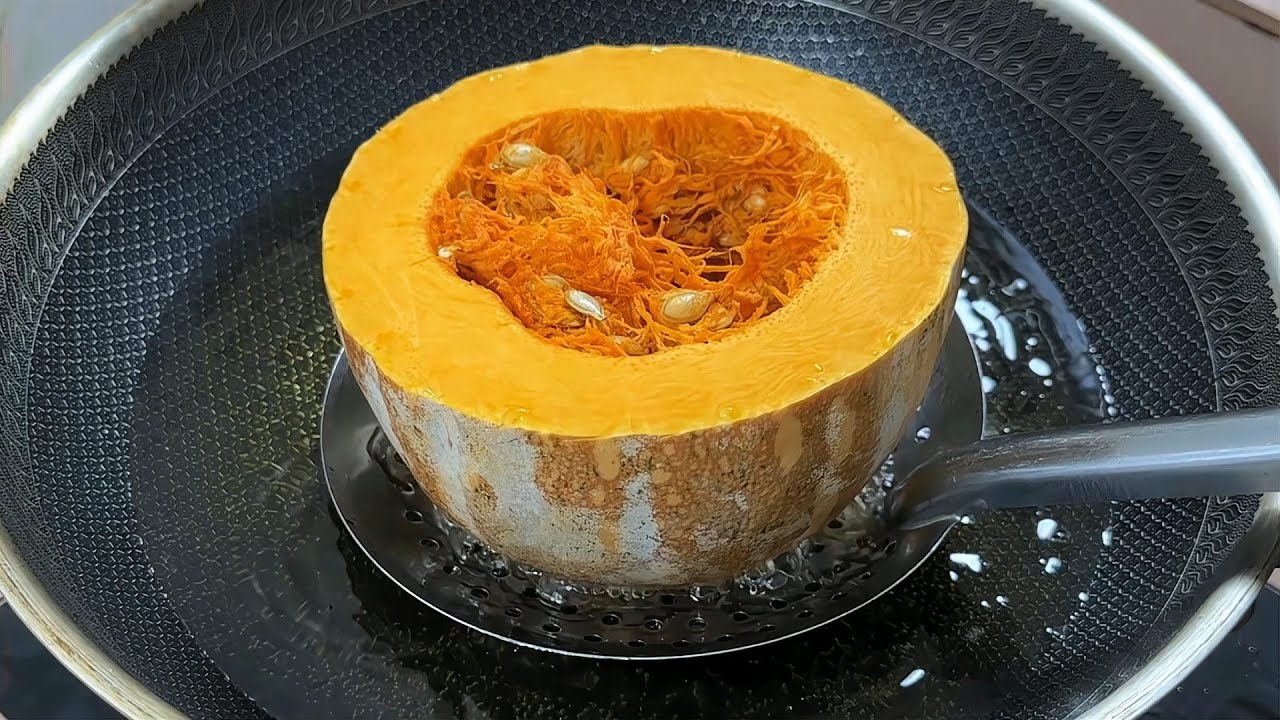 万万也没想到，把南瓜放进滚烫的油锅里，出锅瞬间变成美食，真香 #美食 #家常菜 #营养汤 #春季食谱 #素菜