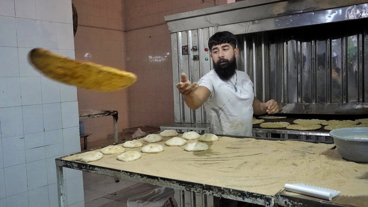 Выпечка хлеба в иранской пекарне Нан Барбари|выпечка ремесленного хлеба