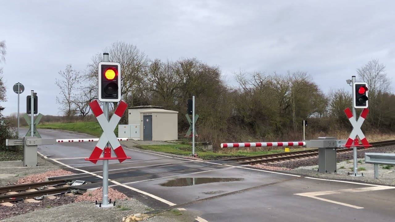 Bahnübergang Blumenberg //Railroad crossing// Spoorwegovergang