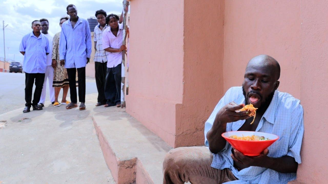 🔥😂AKABENEZER STEAL DIANA HUSBAND FOOD TO CHOP AND THEY CATCH HIM SERIOUS FT KYEKYEKU,SHEFU,BILSON