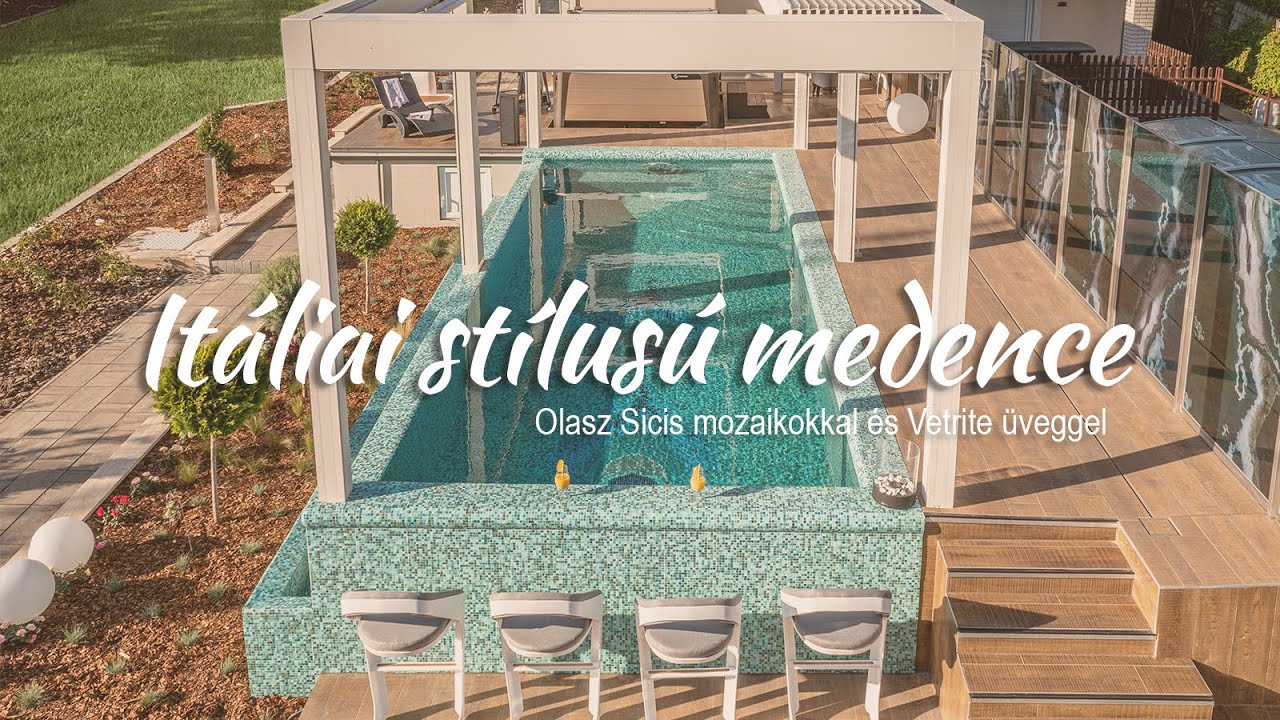 ITÁLIAI stílusú medence | Balatoni ház páratlan medencéje Olasz Sicis mozaikokkal és Vetrite üveggel