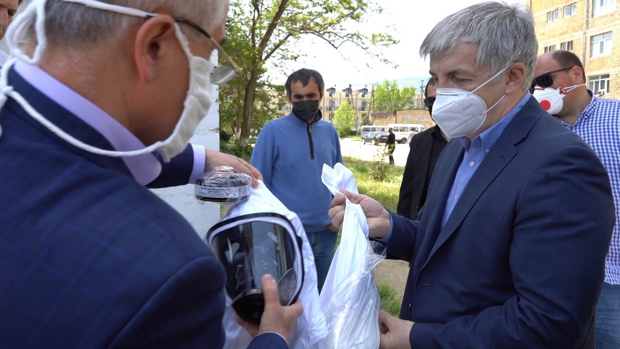Глава Дербента Хизри Абакаров побывал на территории дербентской центральной больницы