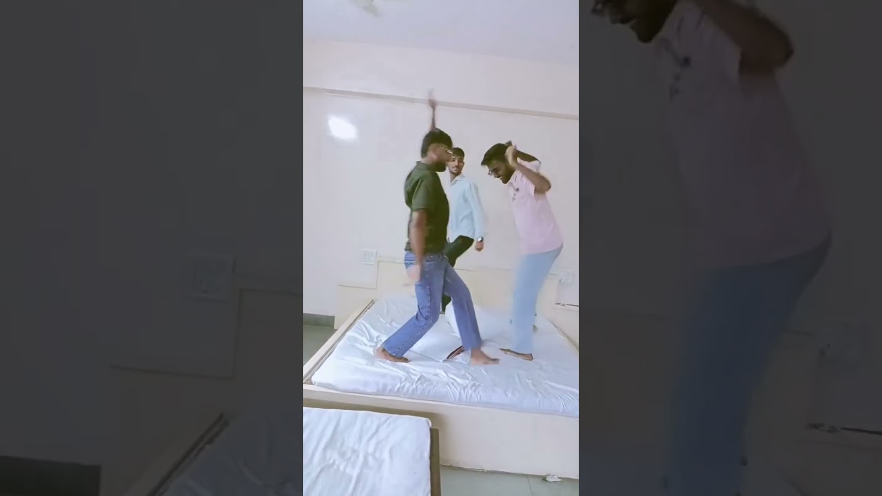 Bank Baroda me kya ho gaya esha Jo sb is pr video bna ne lg gaye ........😅😅