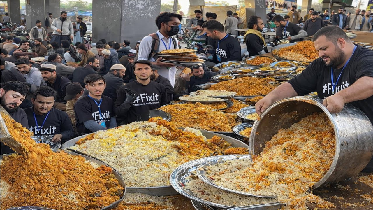 Massive Free Iftar  for 1000+ Fasting People | The Biggest Free Food Distribition of Pakistan