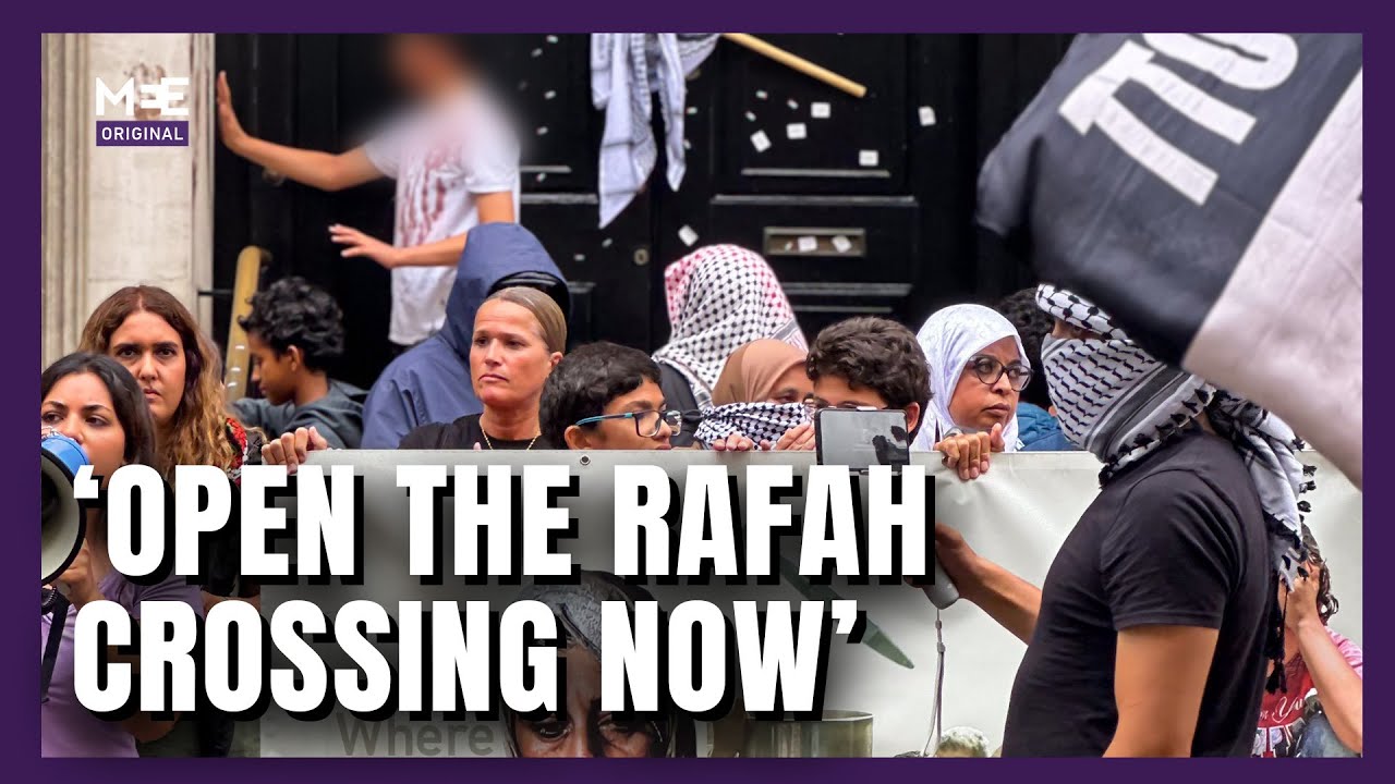 Protest outside Egypt Embassy in London Demands Opening of Rafah Crossing
