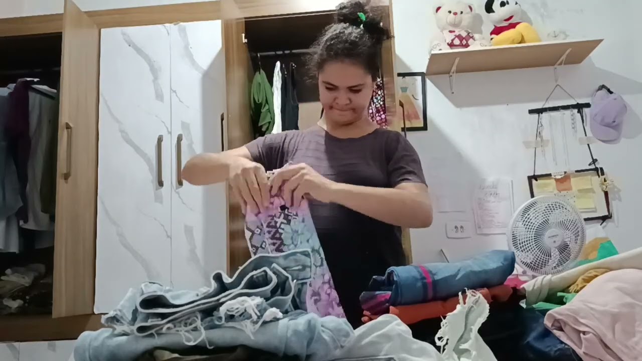 Arrumando o guarda-roupa