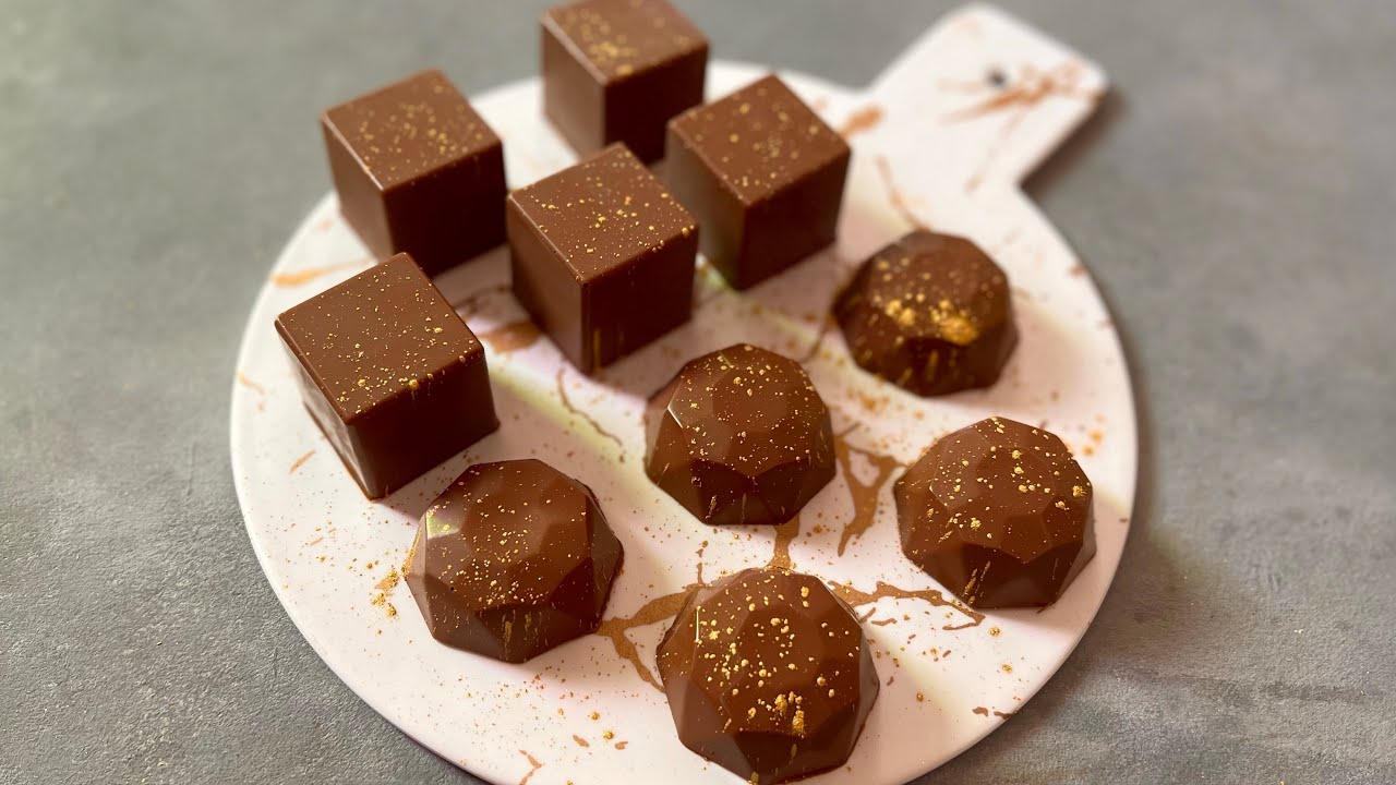 شوكولاتة العيد و المناسبات بحشوات لذيذه 🤩✨ و مع كل تفاصيل نجاحها 👌🏻.