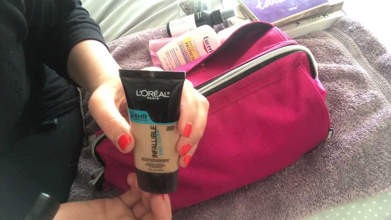 ASMR What's In My Makeup Bag- Whispered