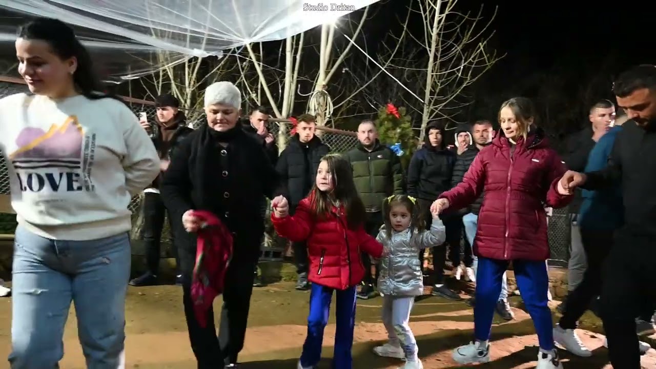 Momente nga dasma ne shtepine e Mateo(Ilia)Durbaku...