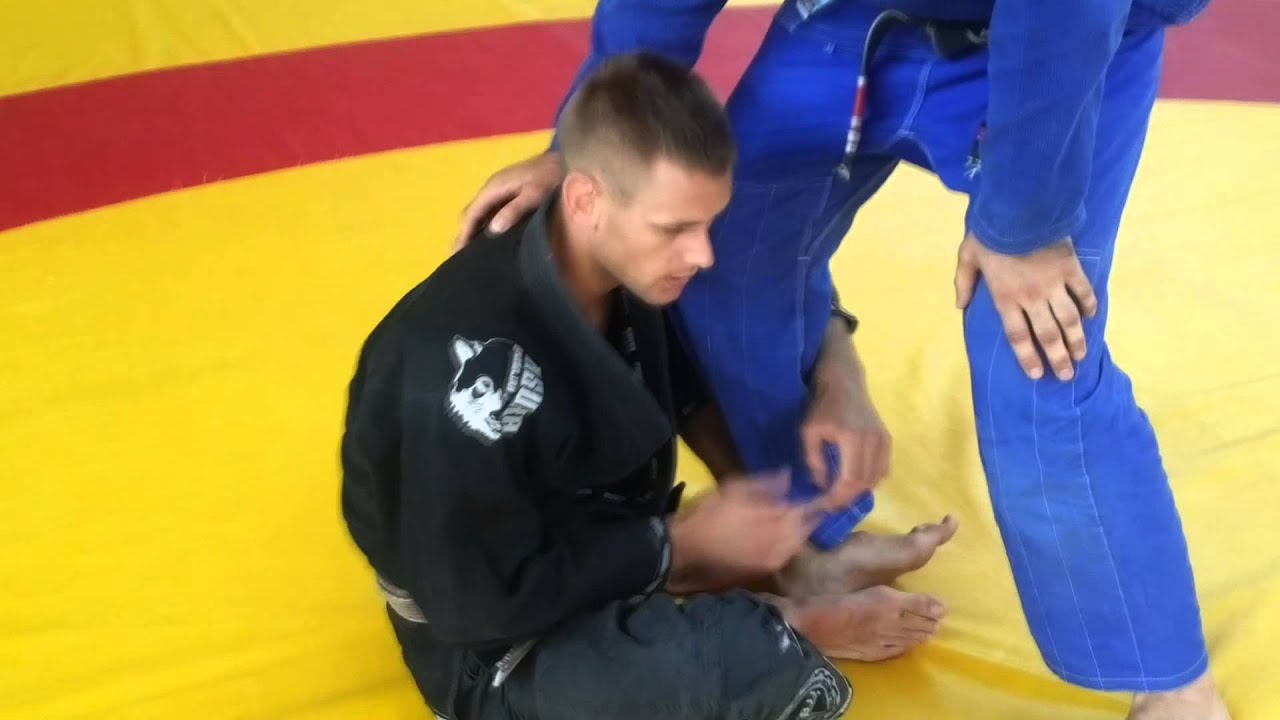 Paweł Bańczyk pokazuje sweepa z gardy shin on shin