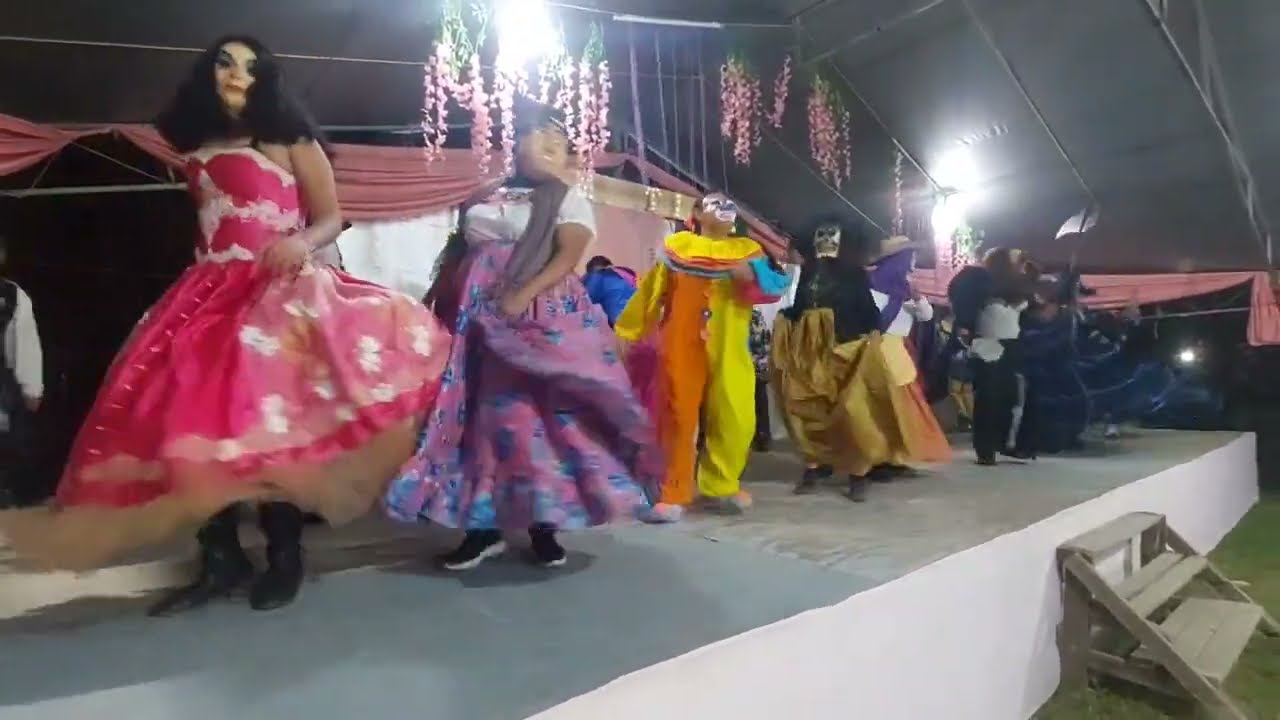 LA BAMBA (Xantolo) - TRIO MIYAUAXOCHITL Y CUADRILLA EL ABRA