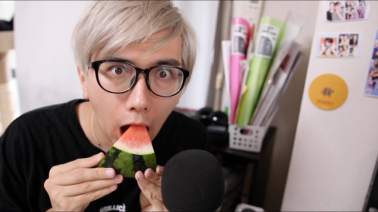 【ASMR】(スイカを食べる音 feat . ミストスプレー音、フィジットキューブ、早口言葉) [ASMR] Eating Water Melon!