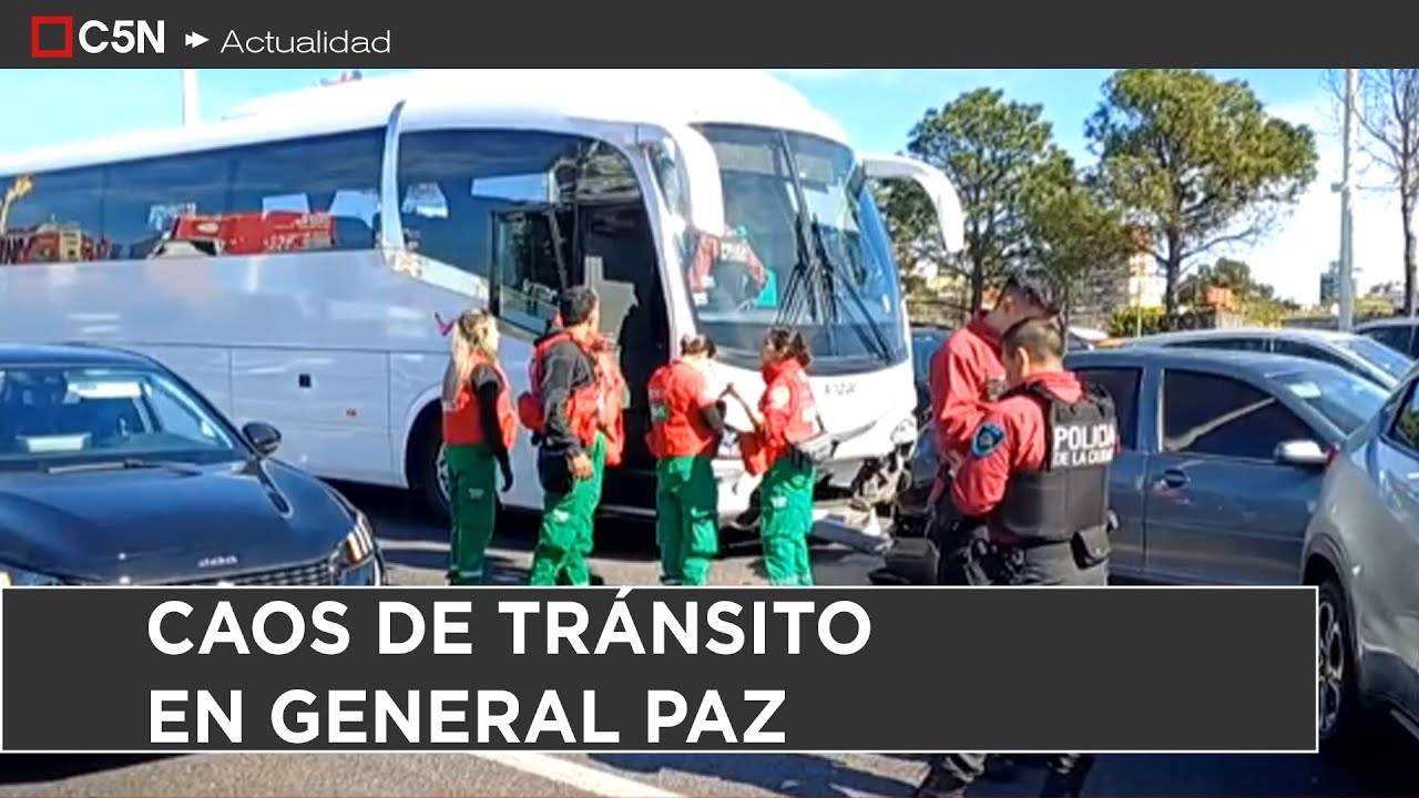 CAOS de TRÁNSITO en GENERAL PAZ: CHOQUE MÚLTIPLE entre 9 AUTOS Y un MICRO