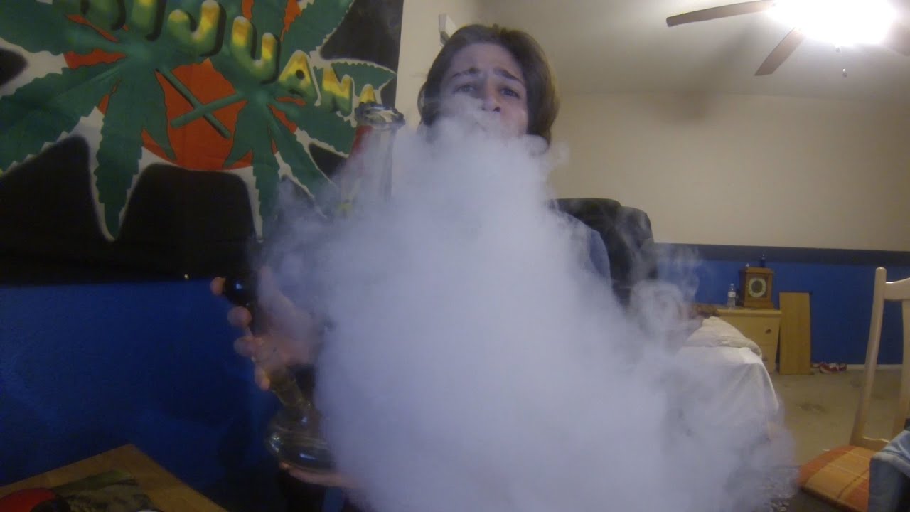 HALF GRAM BONG RIP!