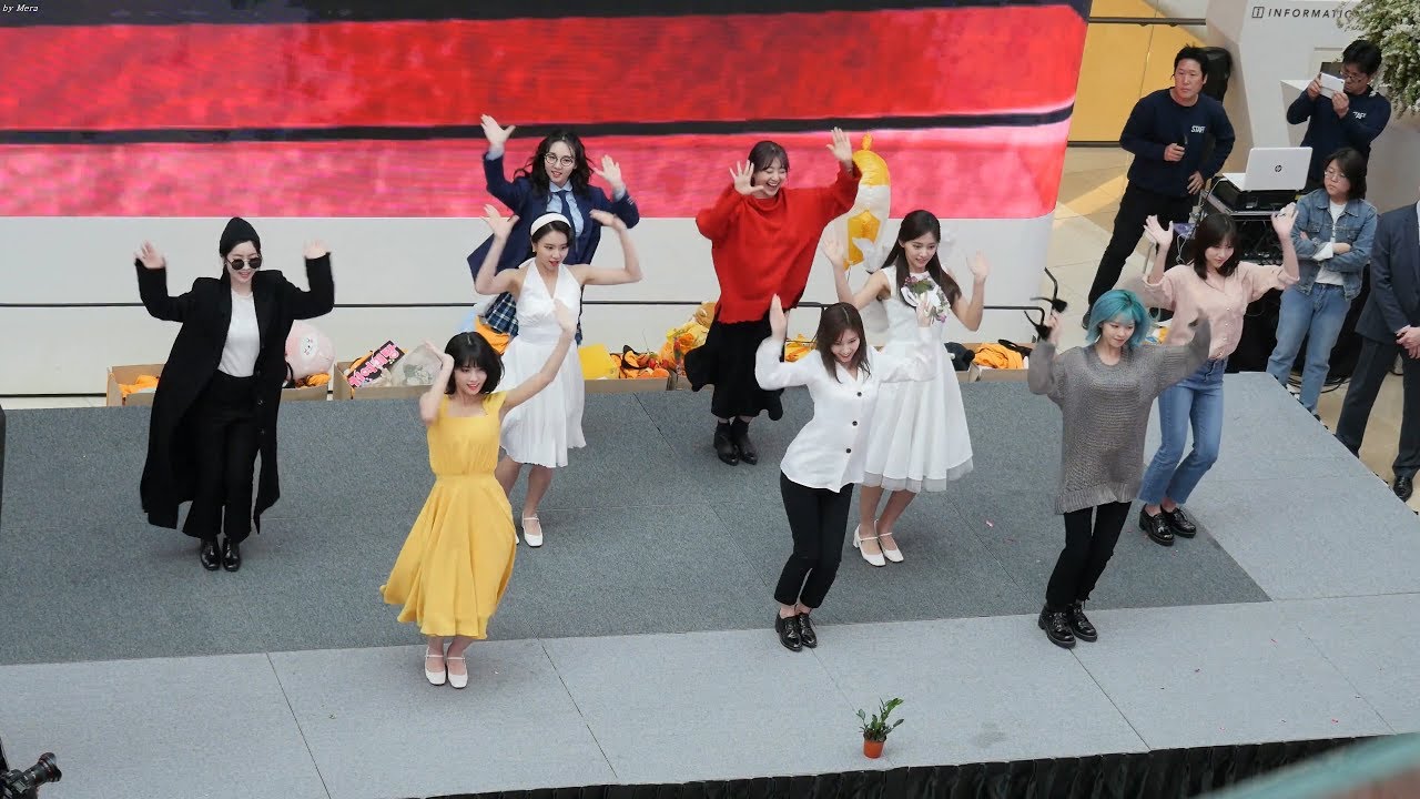 180429 트와이스 (TWICE) "What is Love?" MV 의상 Ver. [4K] 직캠 Fancam (트와이스팬사인회 고양스타필드) by Mera