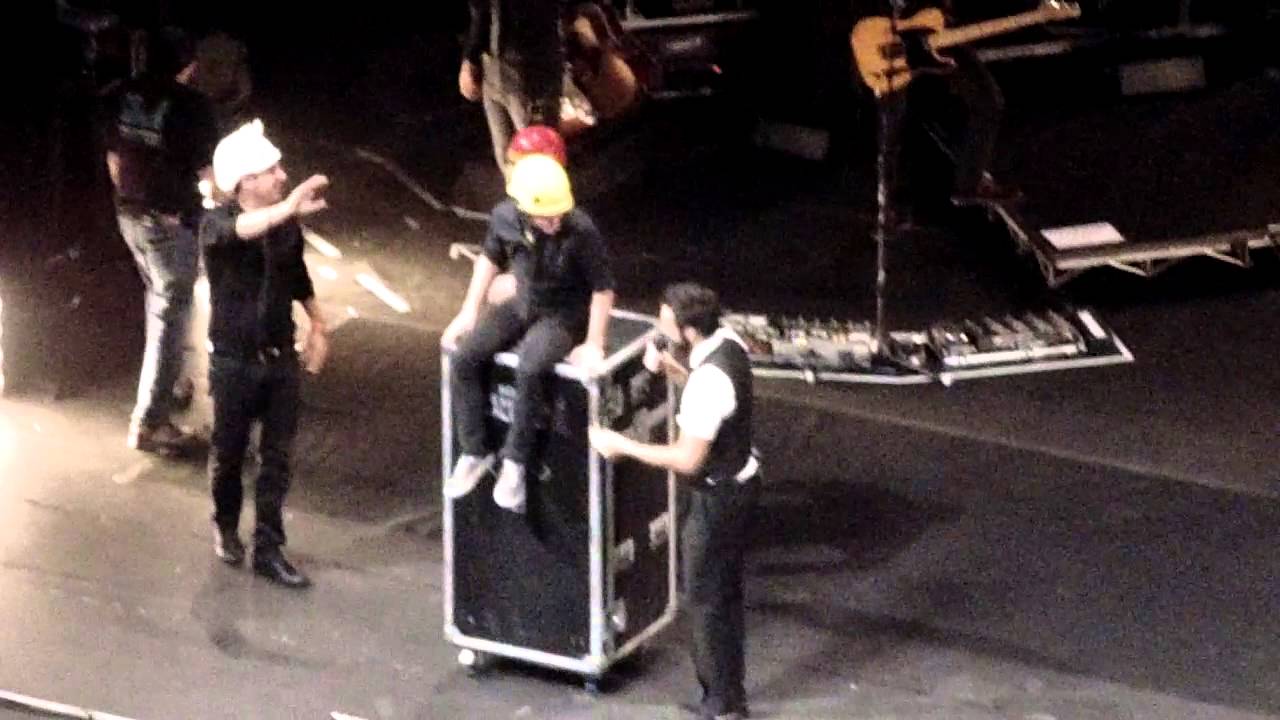 22/10/2013 Marco Mengoni ''L'essenziale tour 2013'' - Sorpresa della band @ Milano