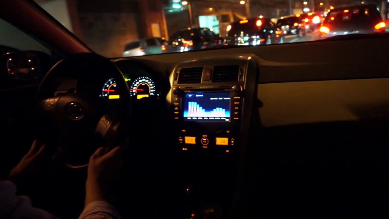 Andando de Toyota Corolla 2.0 Altis no trânsito de São Paulo (02/10/2015)