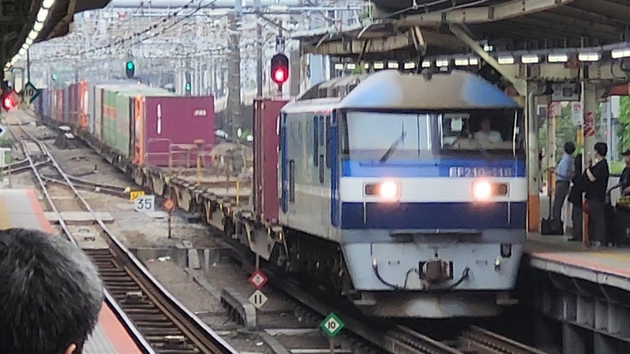 【神回！豪快な警笛連発！横浜駅を高速通過する遅延迂回貨物列車！】JR貨物 EF210-118号機+コキ23B 新A165仕業[1060レ] 東京タ行 横浜駅通過！[2025.07.01(火)]