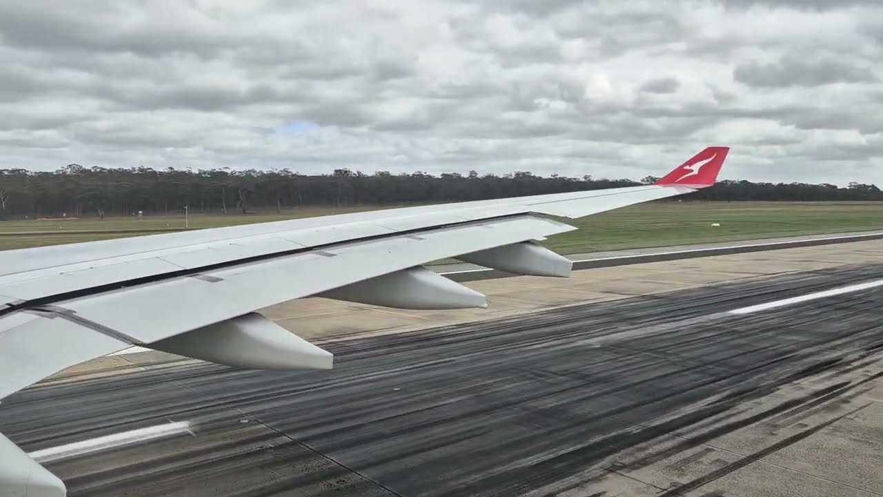 QANTAS Airbus A330-200 Takeoff from Melbourne.