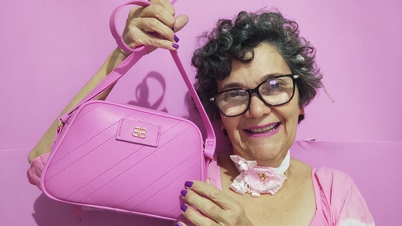 ASMR : BARBIE - O QUE TEM NA SUA BOLSA? 👛🎒