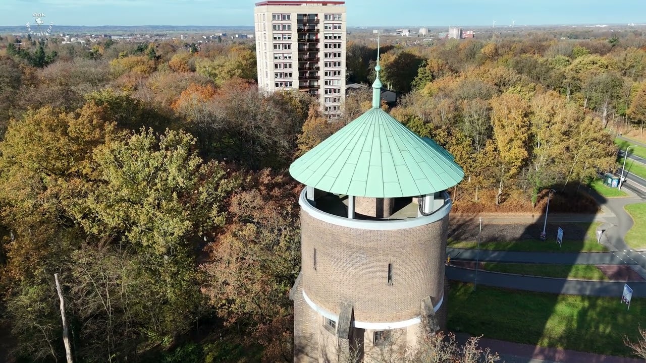 De Wageningse watertoren en het oude voetbalstadion