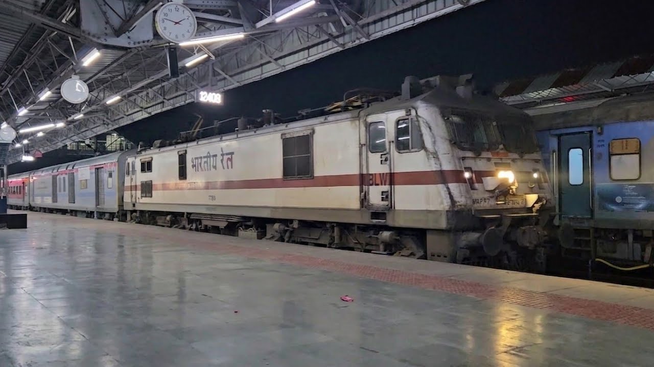 Raigarh Hazrat Nizamuddin Gondwana Express arriving Agra Cantt !!