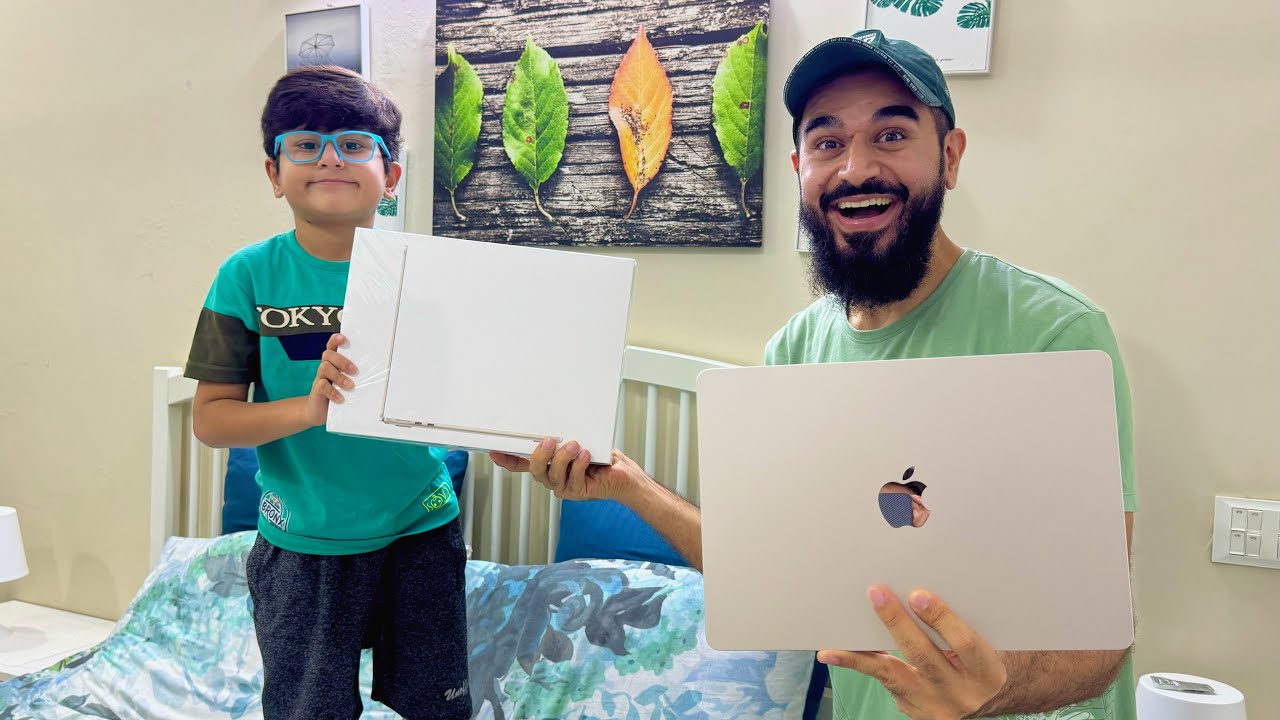 Abdul kabir mere lye macbook ley aya dubai se 😍💻